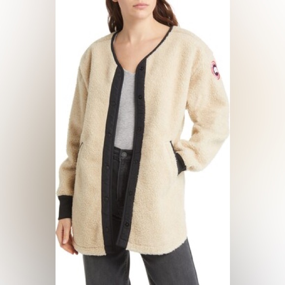 SOLD ❌ Women’s Canada Goose Larson Fleece ❌ SOLD - Picture 2 of 4